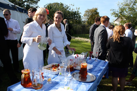 Jo & M serving pimms